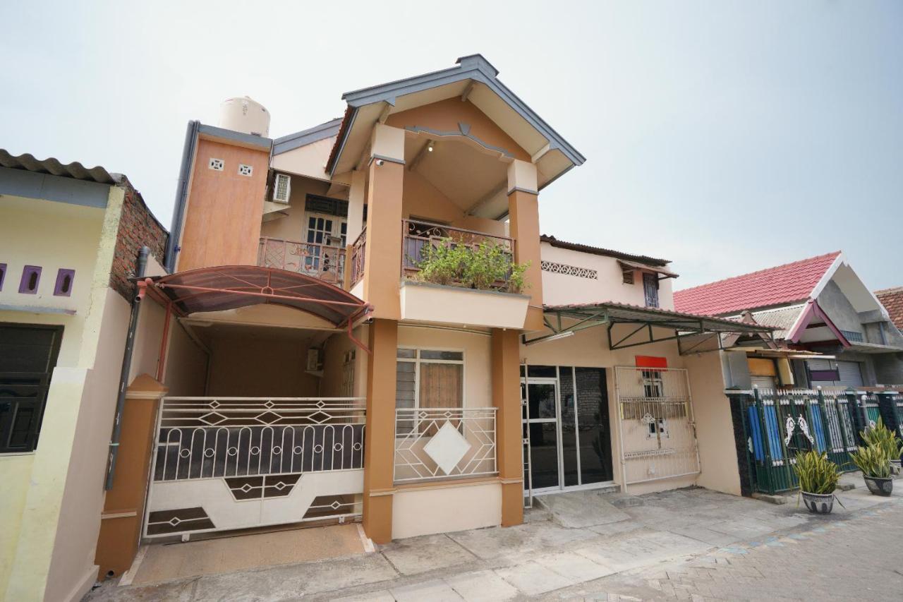 โอโย 2656 อัซ ซาห์รา เรสซิเดนซ์ ชาเรียะห์ Hotel สุราบายา ภายนอก รูปภาพ